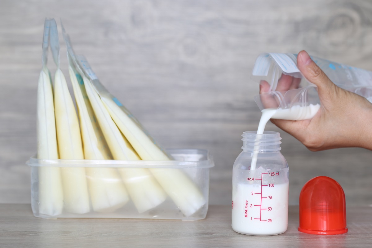 Lagerung, Einfrieren und anschließende Verwendung von abgepumpter Muttermilch